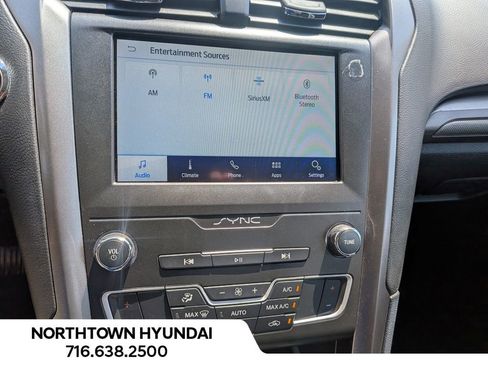 Used 2020 Ford Fusion SE FWD image 22