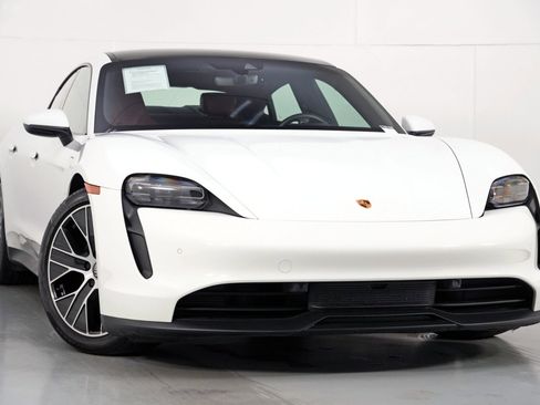 Used 2022 Porsche Taycan image 4