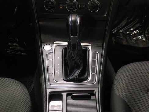 Used 2017 Volkswagen e-Golf SE w/ DC Fast Charging Package image 25
