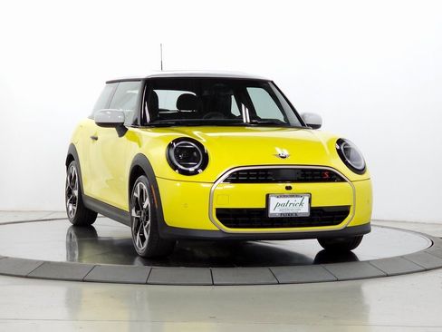 Used 2025 MINI Cooper S FWD image 1