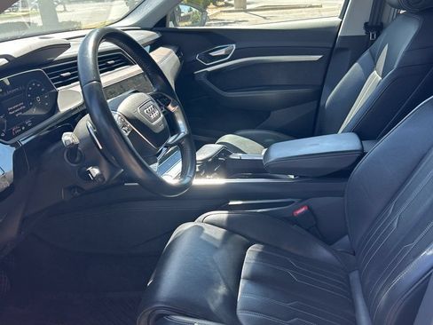 Used 2019 Audi e-tron Prestige w/ Prestige Package AWD/4WD image 3