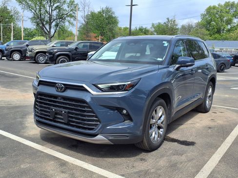 Certified 2024 Toyota Grand Highlander AWD image 33