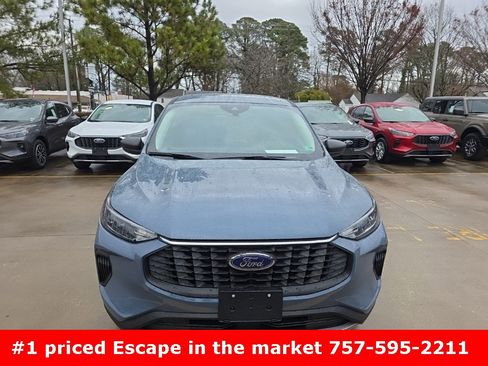 Used 2018 Ford Escape Titanium w/ Ford Safe & Smart Package image 3