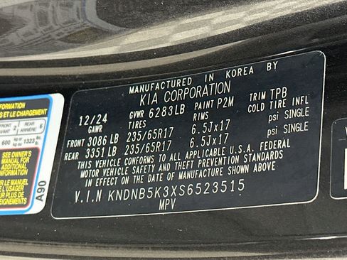 Used 2025 Kia Carnival FWD image 12