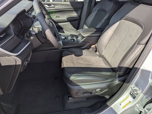 New 2025 Jeep Grand Cherokee L Altitude AWD/4WD image 12