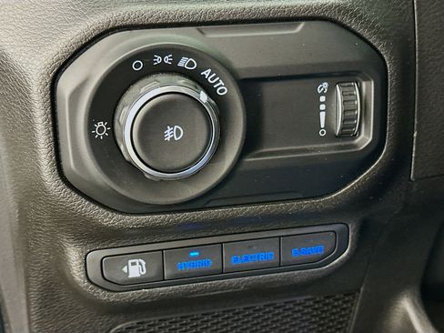 Used 2023 Jeep Wrangler Unlimited Sahara w/ Cold Weather Group AWD/4WD image 17