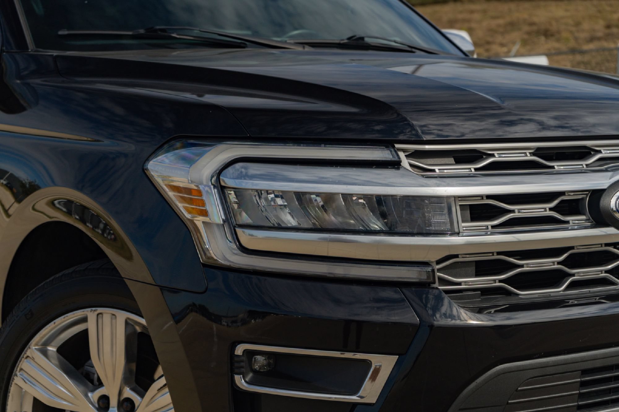 Used 2023 Ford Expedition Platinum AWD/4WD image 3
