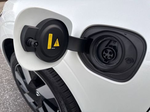 Used 2024 Volvo XC60 T8 Plus w/ Protection Package Premier image 39