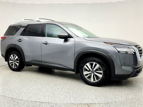 Used 2024 Nissan Pathfinder SL image 3