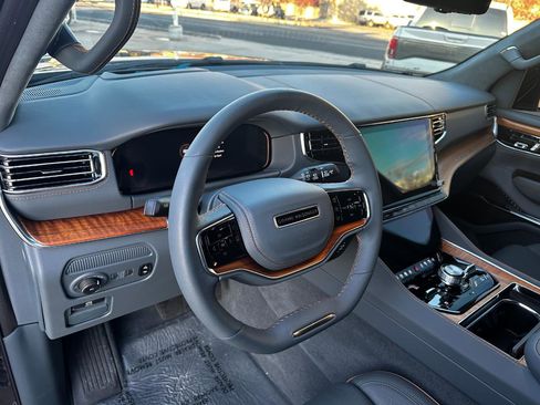 Used 2022 Jeep Grand Wagoneer Series II w/ Flexible Seating Group image 23