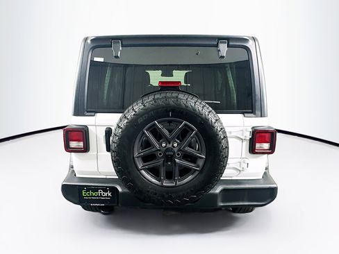 Used 2025 Jeep Wrangler Sport S image 7