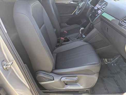 Used 2023 Volkswagen Tiguan SE FWD image 19
