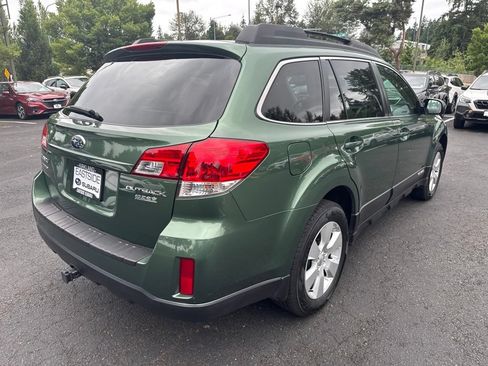 Used 2010 Subaru Outback 2.5i Limited w/ Popular Equipment Group 2A AWD/4WD image 4