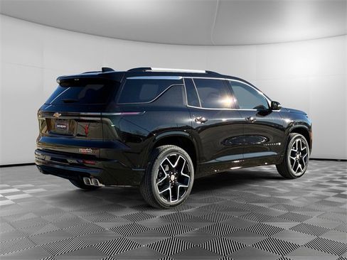 New 2026 Chevrolet Traverse High Country image 3