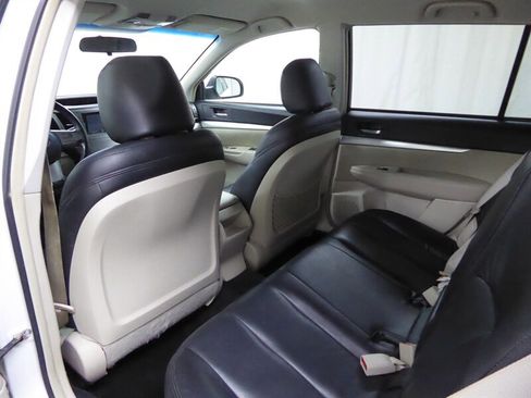 Used 2010 Subaru Outback 3.6R Premium image 25