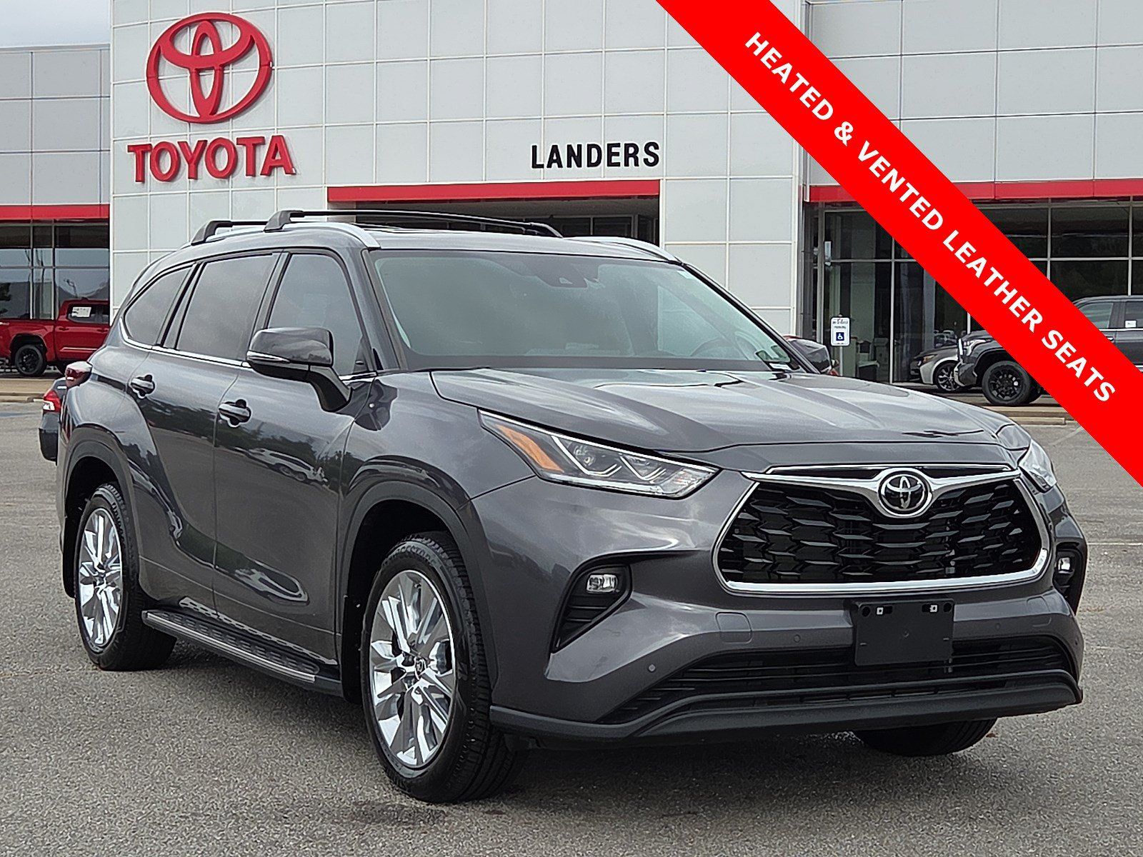 Used 2025 Toyota Highlander Limited FWD image 1