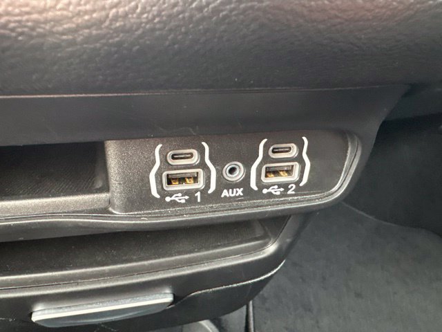 Used 2025 Chrysler Pacifica Select FWD image 14