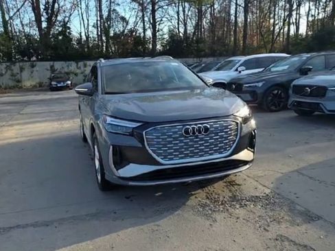 Used 2023 Audi Q4 e-tron Premium Plus image 4