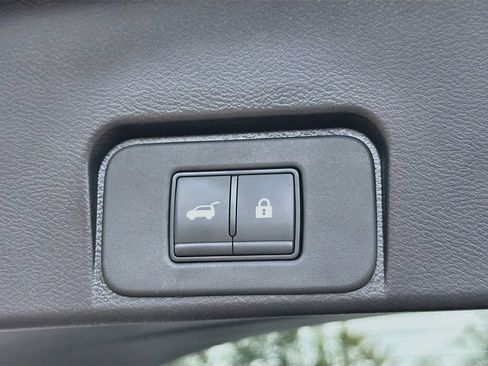 Used 2023 Nissan Rogue SL w/ SL Premium Package FWD image 32