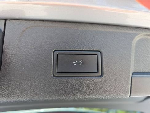 Used 2024 Volkswagen Atlas SE FWD image 28