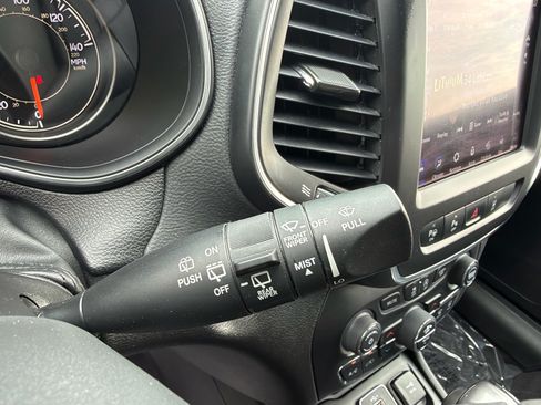 Used 2023 Jeep Cherokee Altitude Lux AWD/4WD image 29