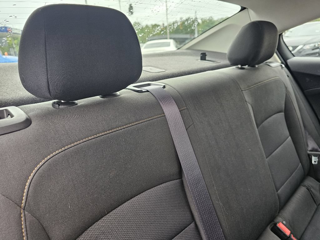 Used 2017 Chevrolet Cruze LS FWD image 28