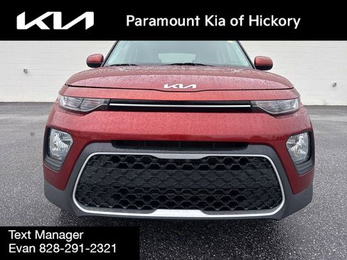 Used 2022 Kia Soul LX image 2