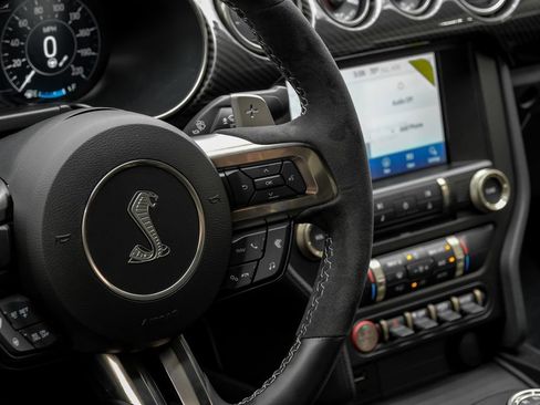 Used 2021 Ford Mustang Shelby GT500 w/ Carbon Fiber Track Pack image 13