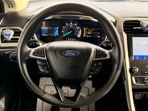 Used 2020 Ford Fusion SE image 31