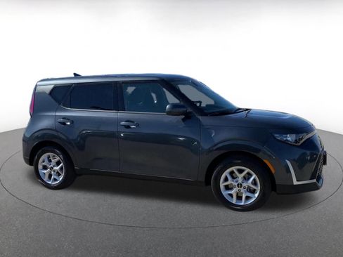 Used 2025 Kia Soul LX w/ LX Technology Package FWD image 16
