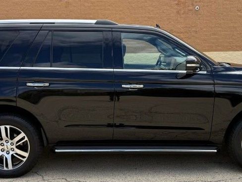 Used 2023 Ford Expedition Limited RWD image 2