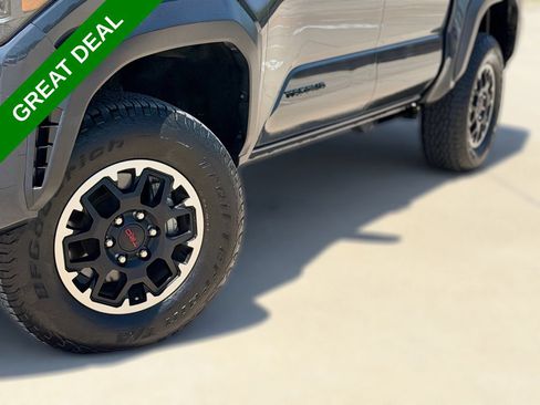 Used 2024 Toyota Tacoma TRD Sport AWD/4WD image 9