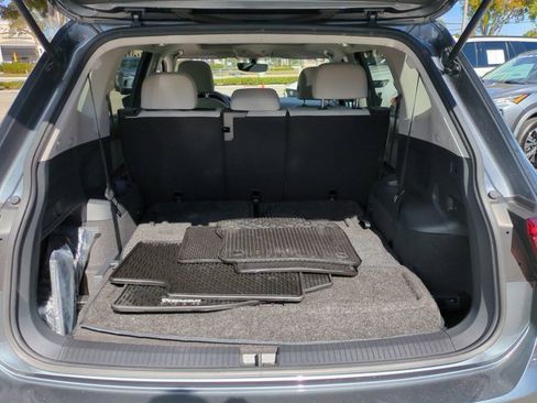 Used 2021 Volkswagen Tiguan SE w/ Panoramic Sunroof Package image 12