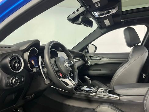 Used 2023 Alfa Romeo Stelvio Quadrifoglio image 27