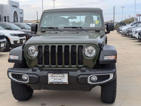 Used 2023 Jeep Gladiator Sport image 8