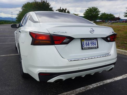 Used 2021 Nissan Altima 2.5 SV w/ SV Premium Package FWD image 6