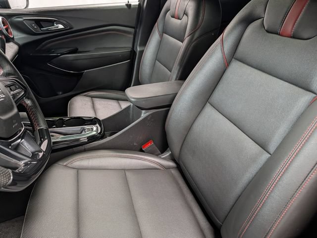 Used 2025 Chevrolet Trax RS w/ Sunroof Package FWD image 10