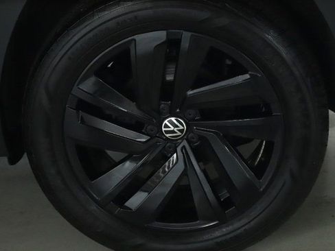 Used 2023 Volkswagen Atlas Cross Sport SE w/ Black Wheel Package AWD/4WD image 40