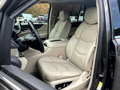 Certified 2020 Cadillac Escalade Luxury image 19