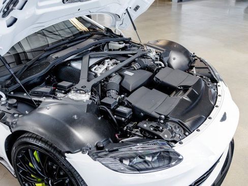 Used 2023 Aston Martin V8 Vantage Coupe RWD image 22