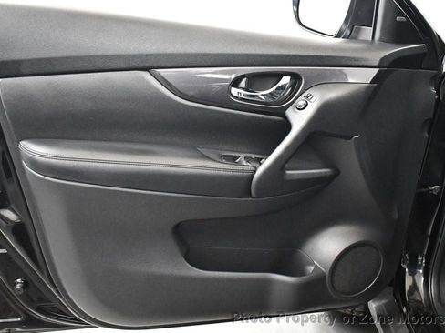 Used 2017 Nissan Rogue SV image 8