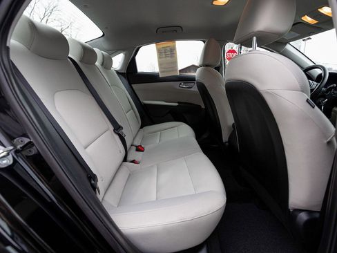 Used 2023 Kia Forte LXS image 29