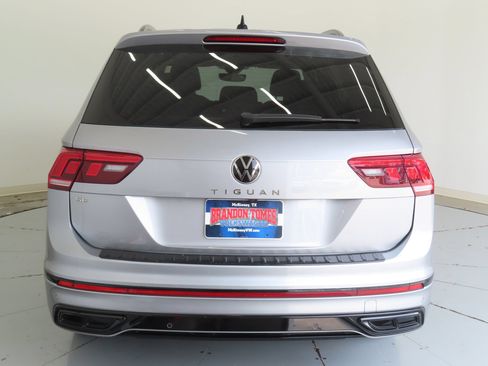 Used 2022 Volkswagen Tiguan SE R-Line FWD image 4