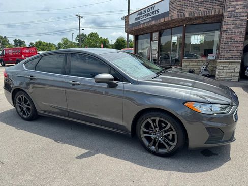 Used 2020 Ford Fusion SE FWD image 17
