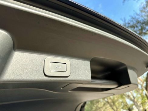 New 2025 Jaguar F-PACE R-Dynamic S image 12