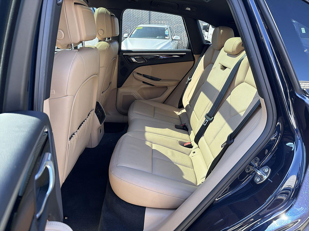 Used 2020 Porsche Macan AWD/4WD image 25