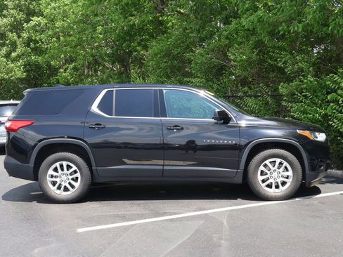 Used 2018 Chevrolet Traverse LS FWD image 9
