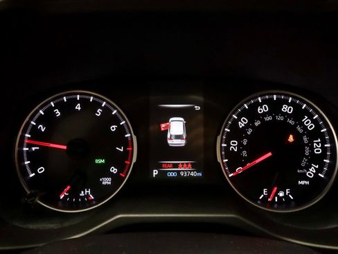 Used 2021 Toyota RAV4 LE FWD image 28
