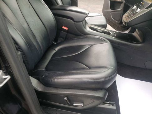 Used 2019 Lincoln MKC Premiere image 11