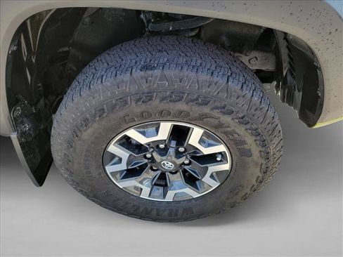 Used 2023 Toyota Tacoma TRD Off-Road w/ Technology Package AWD/4WD image 11